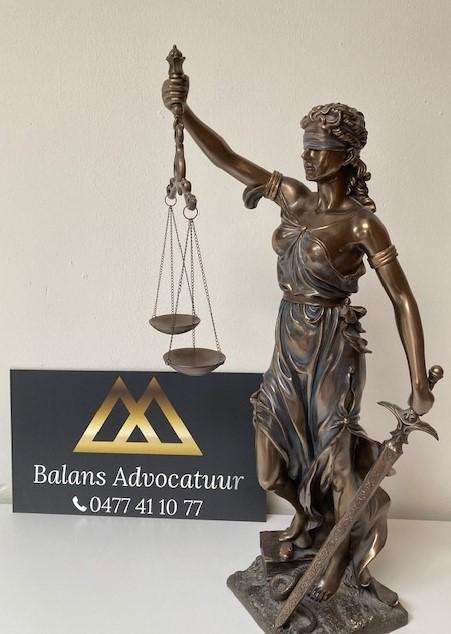 Balans advocatuur vrouwe justitia2